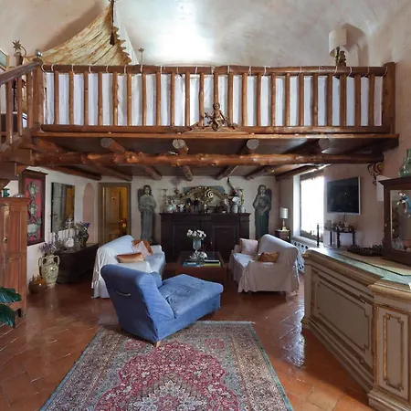 Sleeps 8 Pool Air Con