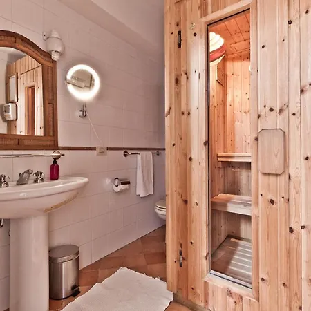 Sleeps 8 Pool Air Con Villa *