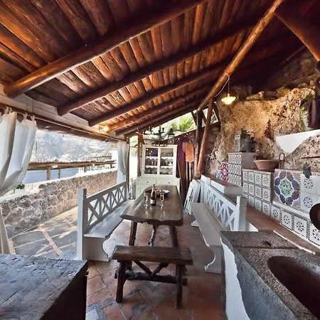 Sleeps 8 Pool Air Con *
