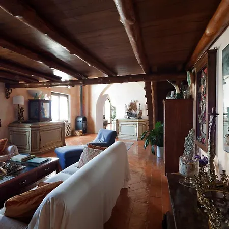Sleeps 8 Pool Air Con *