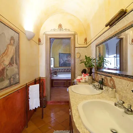 Sleeps 8 Pool Air Con