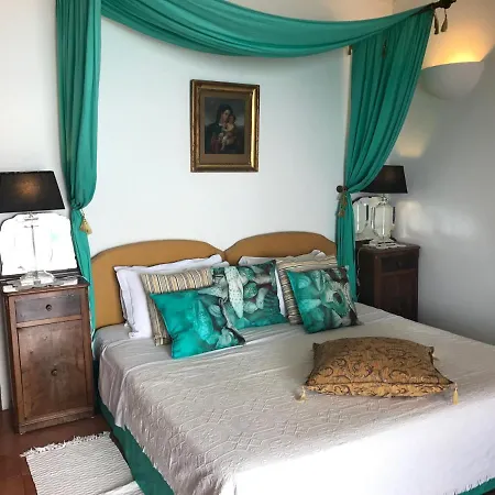 Sleeps 8 Pool Air Con