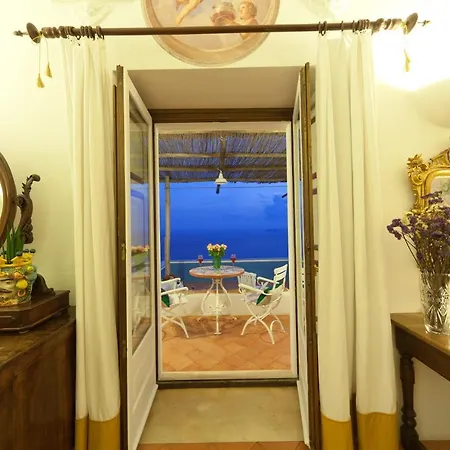 Sleeps 8 Pool Air Con